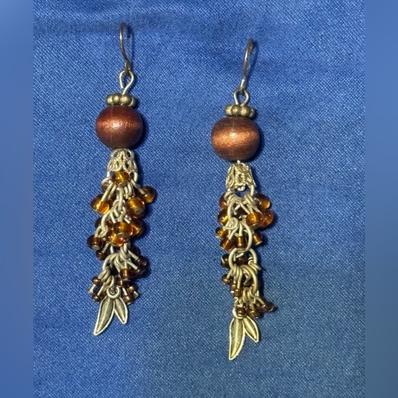 “Falling Acorns” Seasonal Earrings - Picture 2 of 3